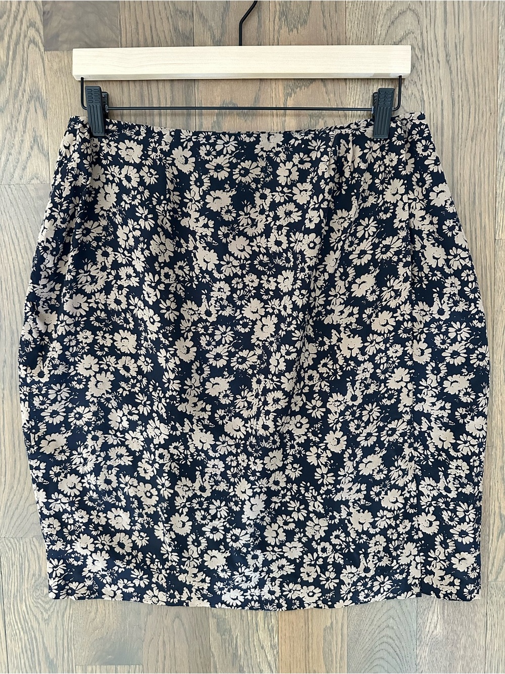 Vintage Ditsy Floral Print 100% Silk Wrap Mini Skirt in Navy and Tan Size 12 / L